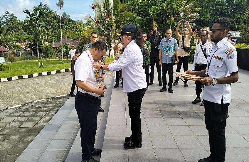 Staf Khusus Presiden Jokowi Pantau Langsung Aktivitas PLBN Skouw
